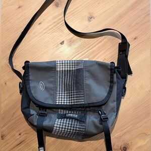 Timbuk2 Small Messenger Bag Crossbody Black Lightweight Everyday